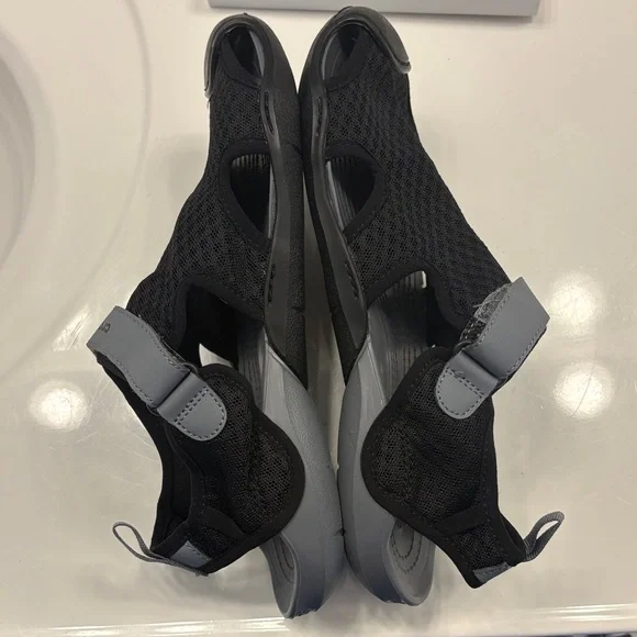 CROCS Women’s Swift Water Mesh Sandals - Picture 5 of 11